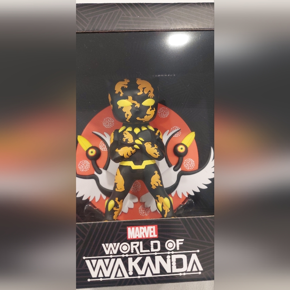 Marvel Black and Orange Action Figure Playset - Picture 2 of 6